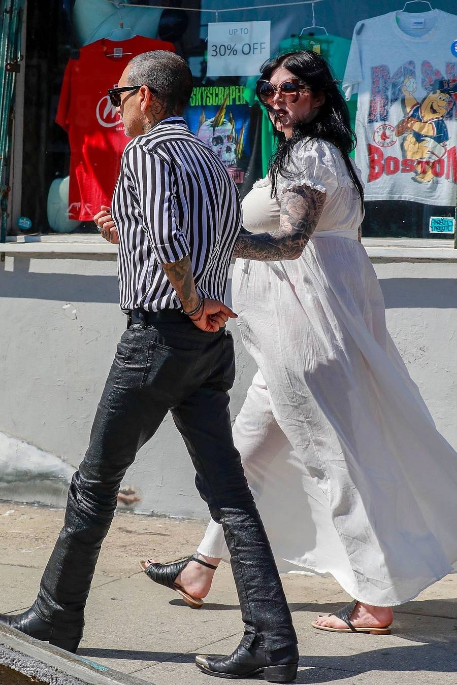 Gwiazda pokazała swój OGROMNY ciążowy brzuszek (ZDJĘCIA)