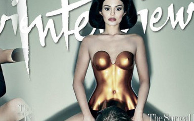 Kylie Jenner – plastikowa lala z gołą pupą w Interview
