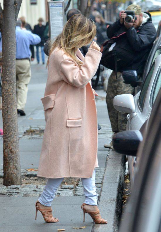 Kim Kardashian pokochała oversize’owe płaszcze