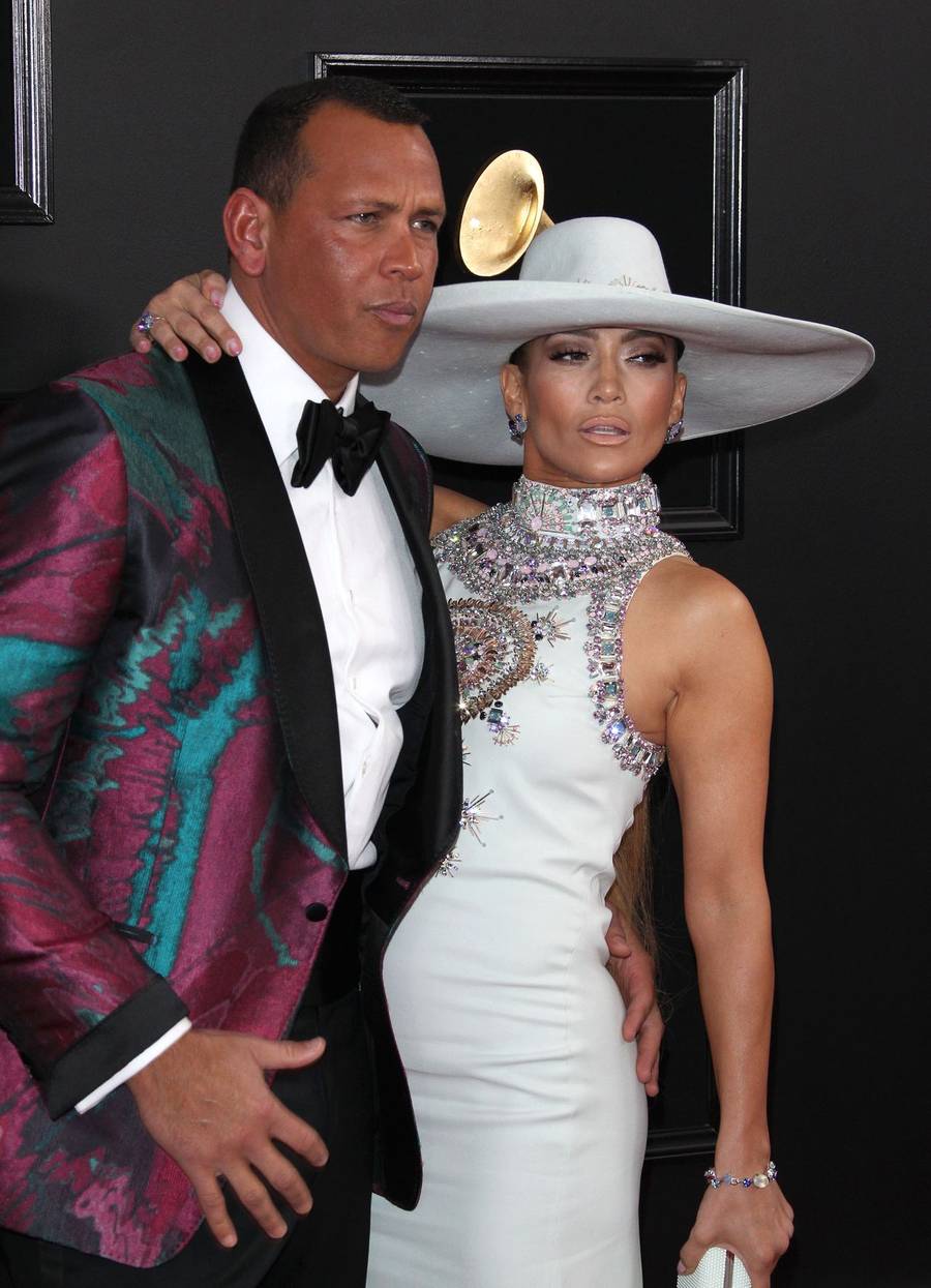 Ogromny kapelusz Jennifer Lopez na gali Grammy 2019