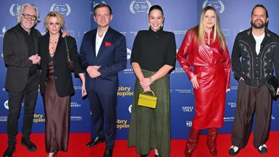 Plejada gwiazd na premierze filmu “Dobry chłopiec”. Janowski z żoną, Piróg, Sadowska, Zawierucha
