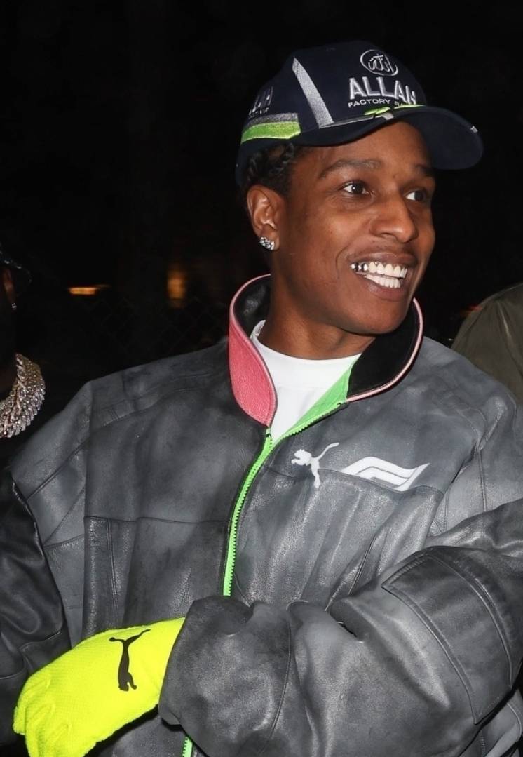 Rihanna wspiera ukochanego w Las Vegas. Jak oni się kochają! (WIDEO)