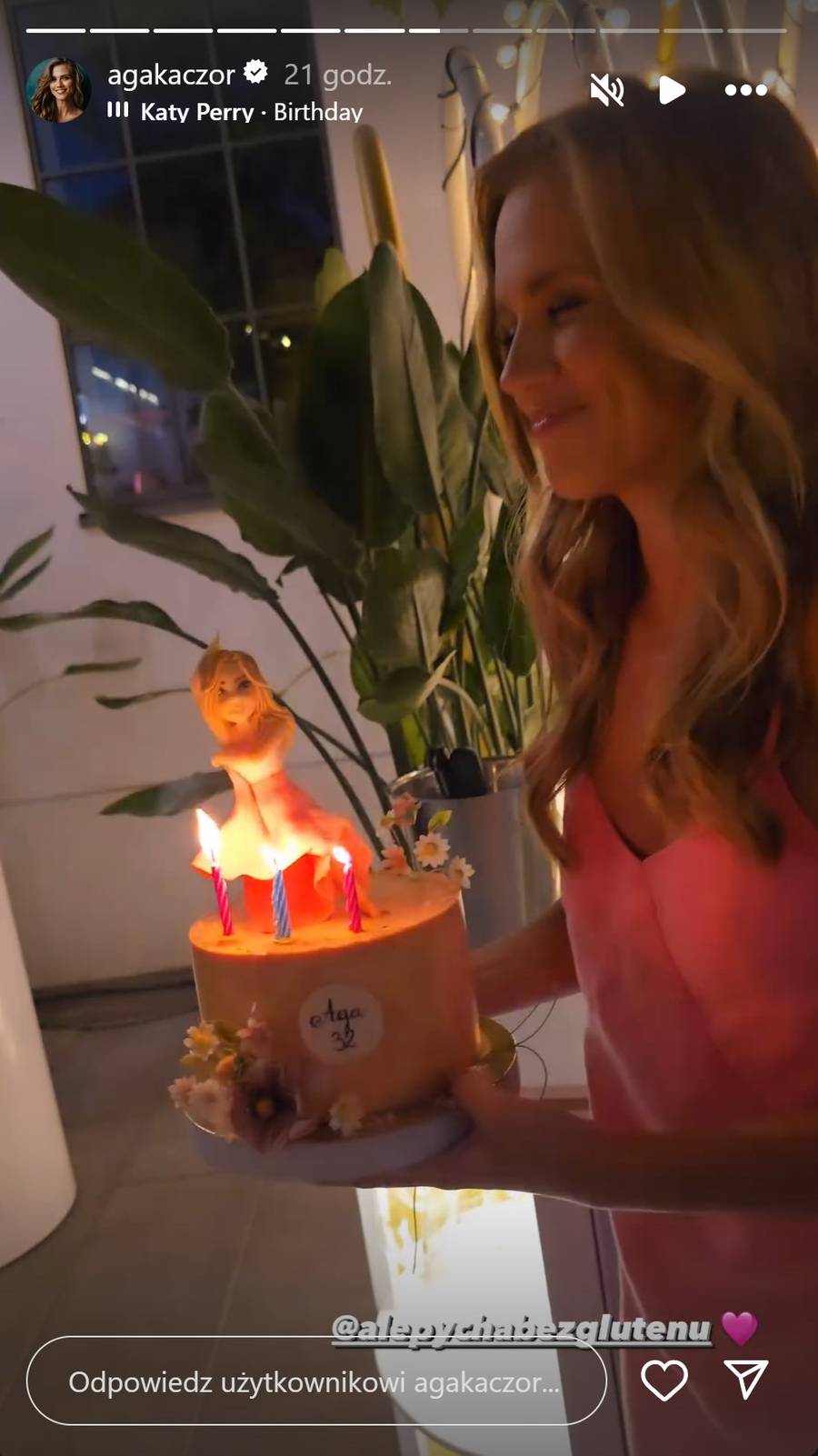 Tak Kaczorowska świętowała swoje urodziny: Znane nazwiska, wszechobecny róż i tort z własną podobizną! (FOTO)