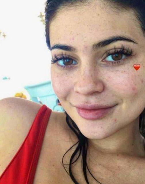 Kylie Jenner – selfie BEZ MAKIJAŻU