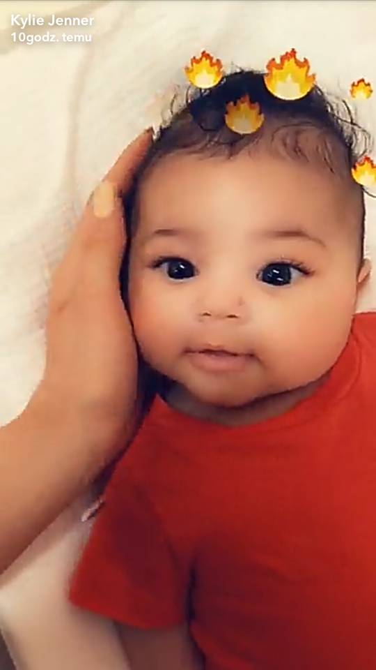 Córka Kylie Jenner już jest taka DUŻA! Zobaczcie NOWE zdjęcie Stormi