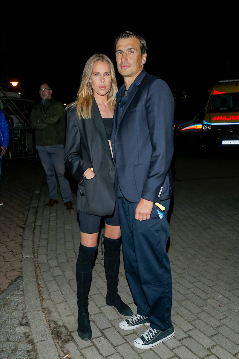 Jarosław Bieniuk i cała na czarno Zuzanna Pactwa na Polsat SuperHit Festiwal (ZDJĘCIA)