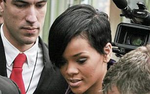 Rihanna ma problemy z cerą (FOTO)