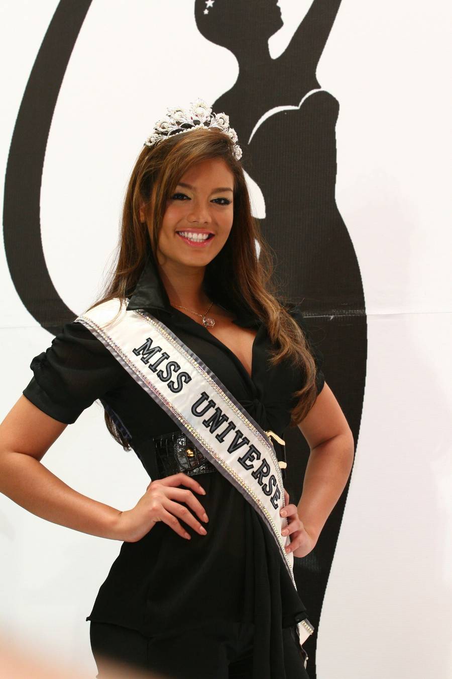 Na pewno kojarzysz dziewczynę z teledysku Despacito. Zobacz, jak wyglądała kiedyś!