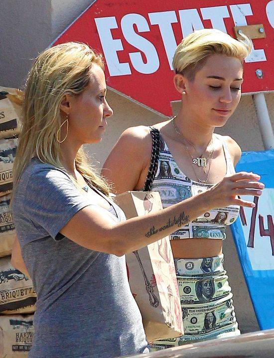 Miley Cyrus z mamą na zakupach