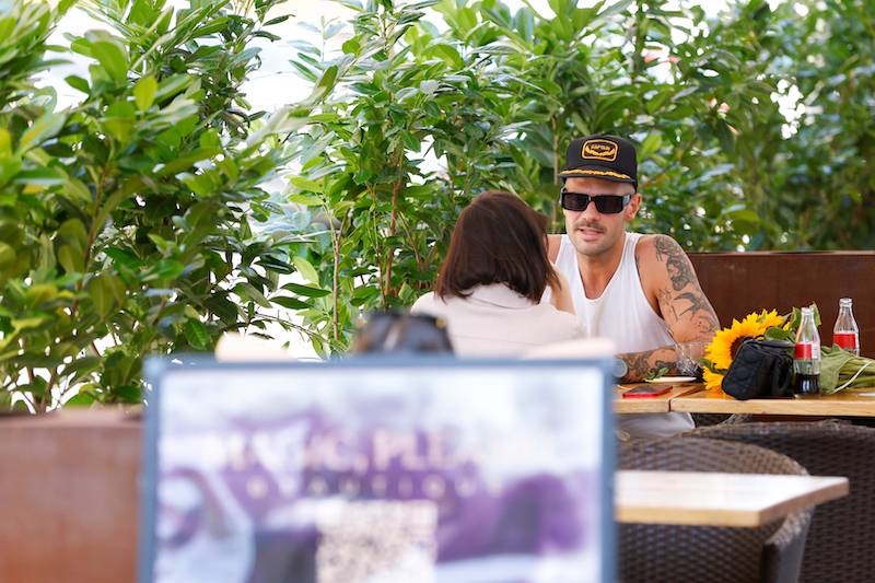 Joanna Jarmołowicz znowu zakochana? Została przyłapana z wytatuowanym przystojniakiem… (PAPARAZZI)