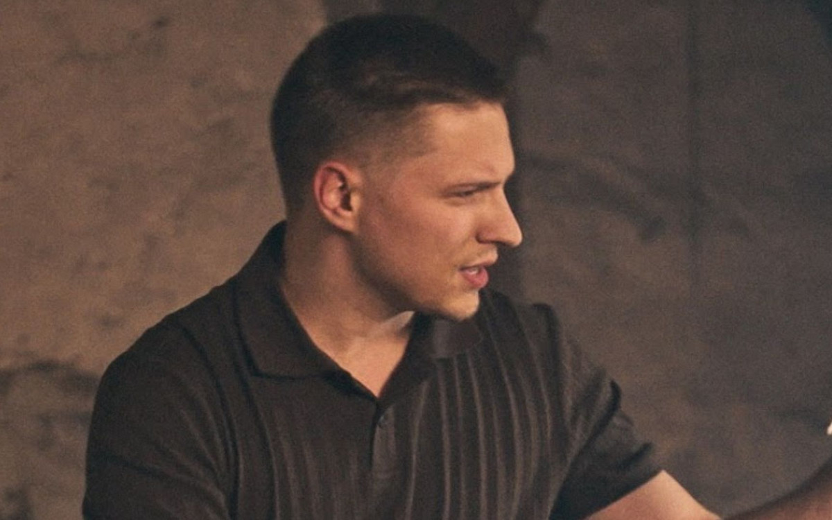 Adam Stachowiak znowu na świeczniku. Najpierw rozstanie, później apostazja, a teraz… wstąpił do klasztoru!