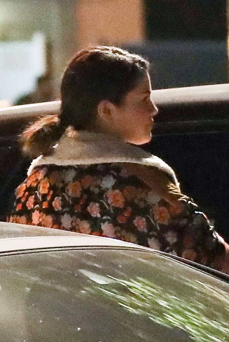 Selena Gomez w kurtce z owczej skóry (ZDJĘCIA)