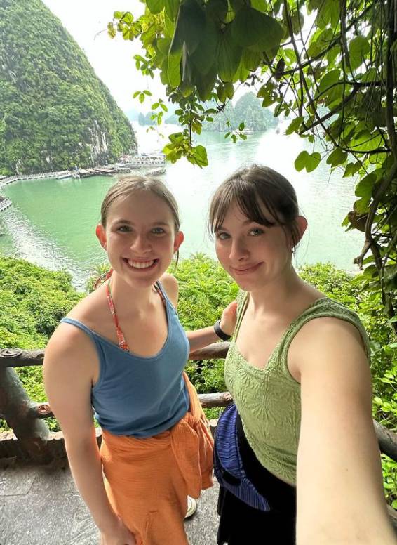 Noelle i Cali Sheldon