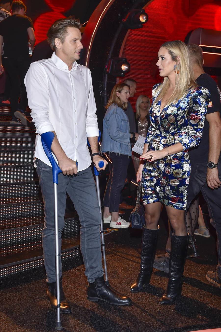 Plejada gwiazd z okazji 100 odcinka Tańca z Gwiazdami. Zamyślona Little Monster wspiera w studiu Damiana Kordasa