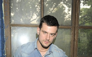 Z kim całuje się Antoni Pawlicki? (FOTO)