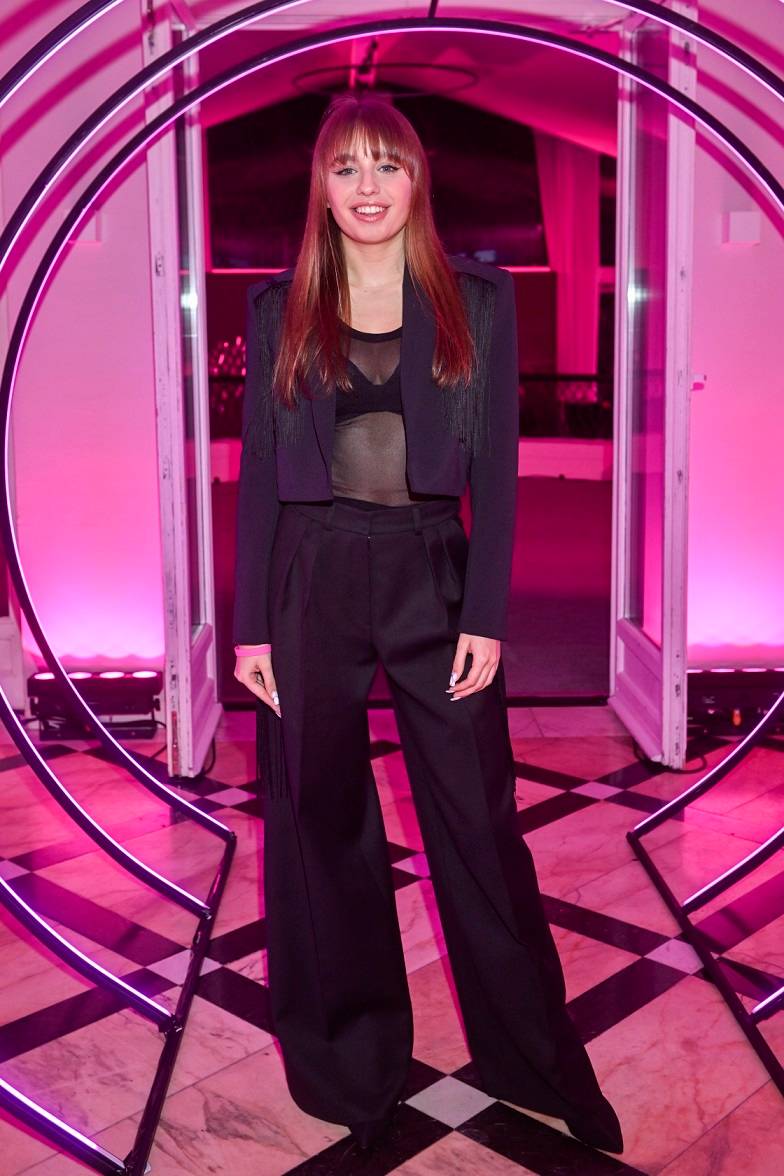 Impreza L’Oreal. Magda Stępień we frędzlach, Wiktoria Gąsiewska kusi dekoltem, Oliwia Bieniuk odsłania biustonosz