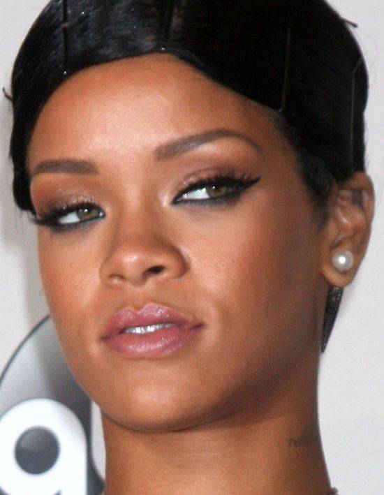 Jak naprawdę Rihanna wygląda z bliska?