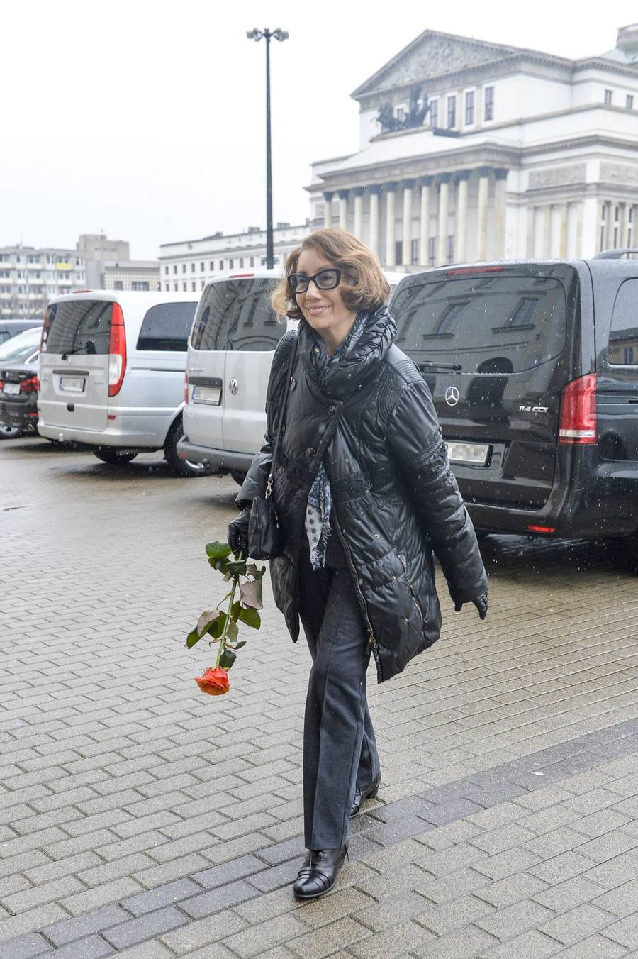 Pogrzeb Jerzego Gruzy – reżysera “Czterdziestolatka”. Banasiuk z ojcem, Olejnik z partnerem, Olbrychski z żoną