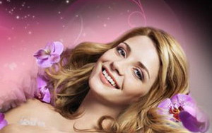 Mischa Barton reklamuje szampony do włosów