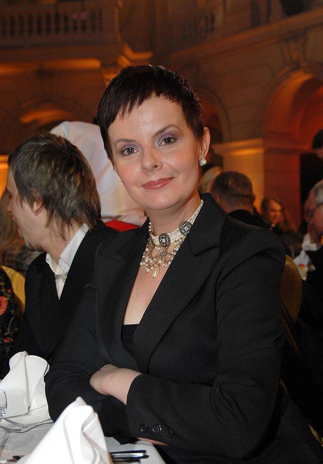 Fryzury Karoliny Korwin Piotrowskiej