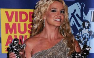 Britney Spears oddała sukienkę, żeby pomóć Haiti