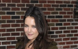 Katie Holmes w SEKSOWNEJ sukience (FOTO)