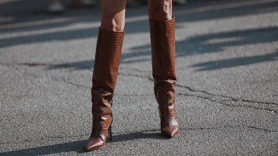 Jak modnie wystylizować damskie kozaki w lecie? Oto nasze propozycje