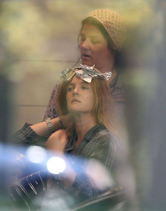 Drew Barrymore w salonie fryzjerskim