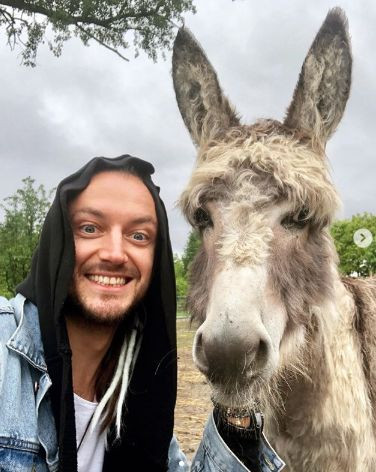 Są tacy sami - niech sobie wbijają szpile, co mnie to obchodzi...