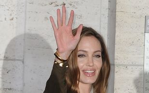 Angelina Jolie uwielbia workowate sukienki (FOTO)