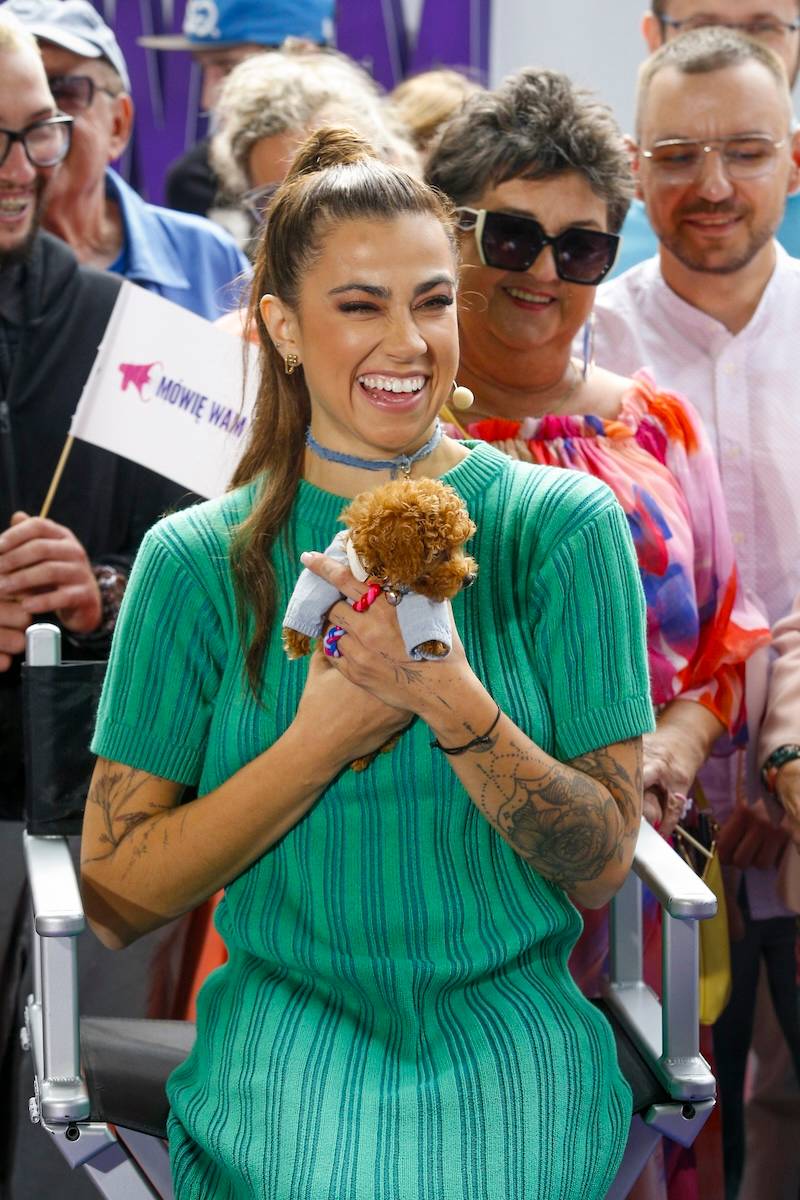 Kinga Rusin po 5 latach znów pozuje przed DDTVN, stylowa Ostaszewska, Maja Hyży z “nowym dzieckiem”