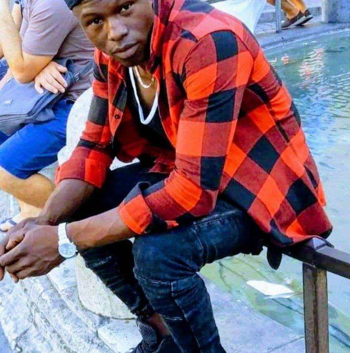 Dziecko zwisające z balkonu! Na pomoc przyszedł SPIDERMEN!