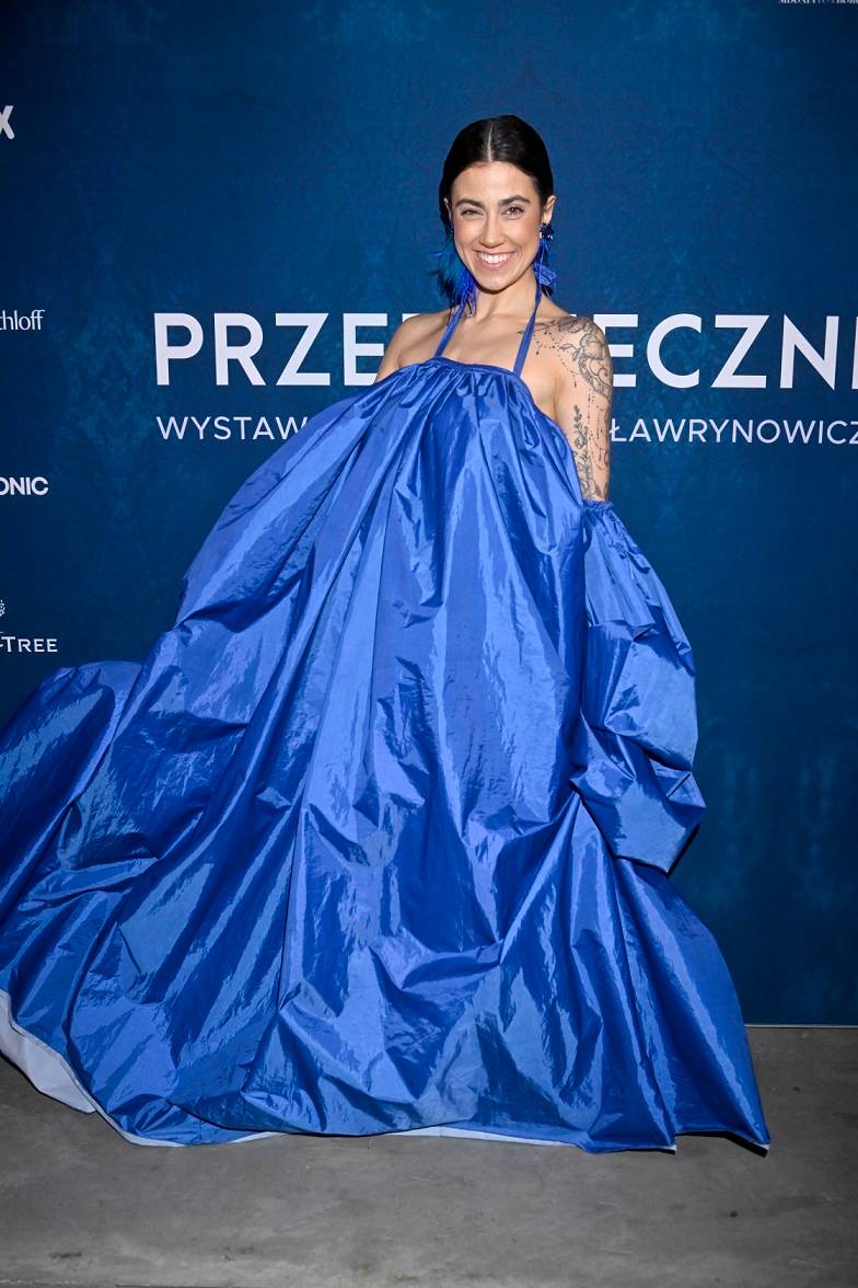 Gwiazdy w wyjątkowo dziwnych stylizacjach na wernisażu. Za to Anna Jarosik promienieje po rozwodzie