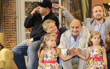 Tede i Kasprzykowski w nowym serialu Wszyscy kochają Romana