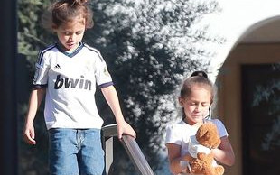 Dzieci Jennifer Lopez są bardziej podobne do ojca (FOTO)