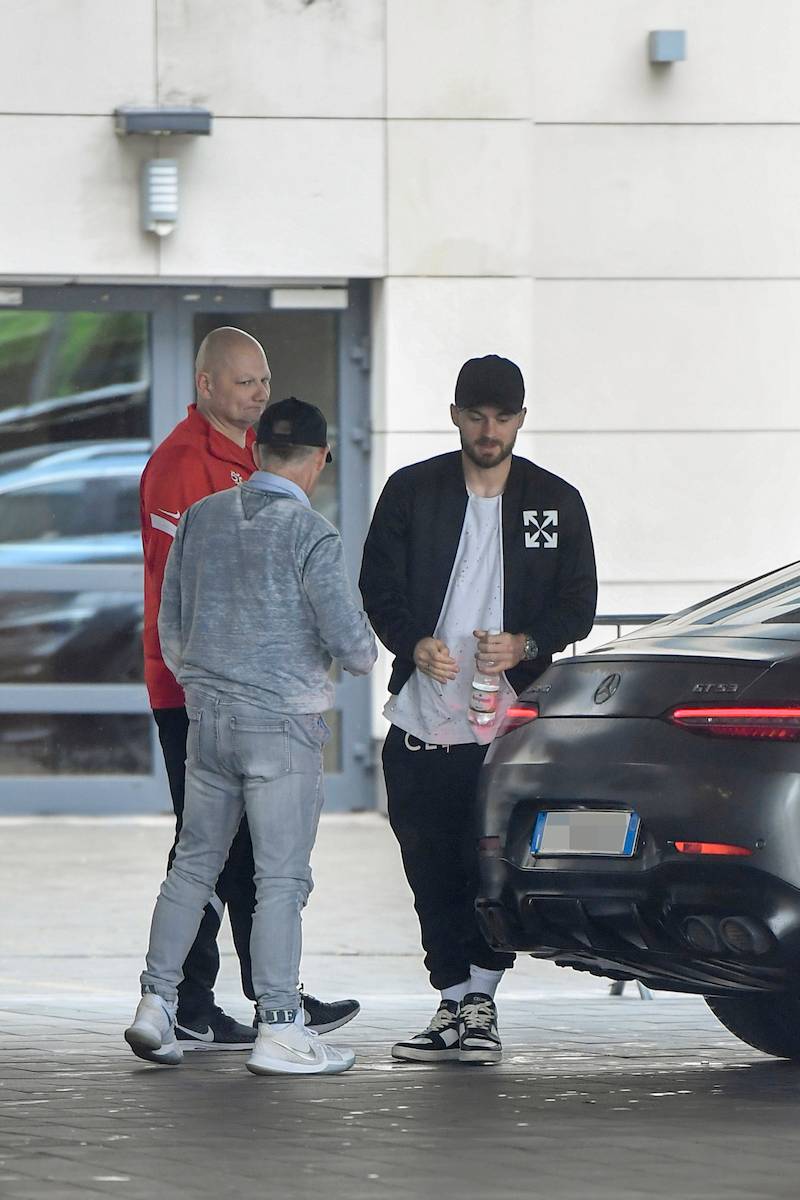 Zgrupowanie reprezentacji Polski przed Ligą Narodów. Milika przywiozła ukochana, a co się stało Karolinie Szostak? Zobaczcie na jej twarz