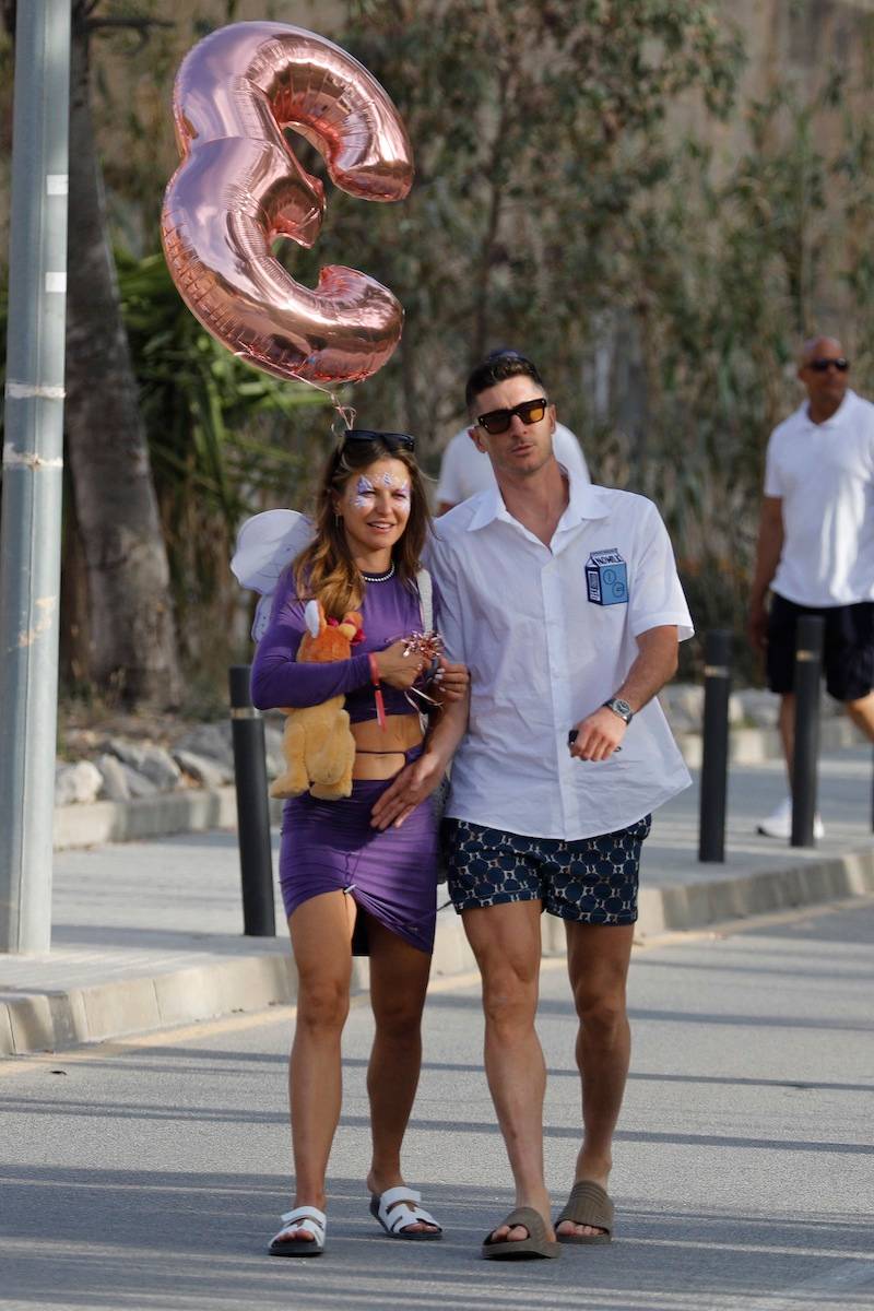 Lewandowscy wyprawili córkom przyjęcie urodzinowe na plaży! Pojawili się fotoreporterzy