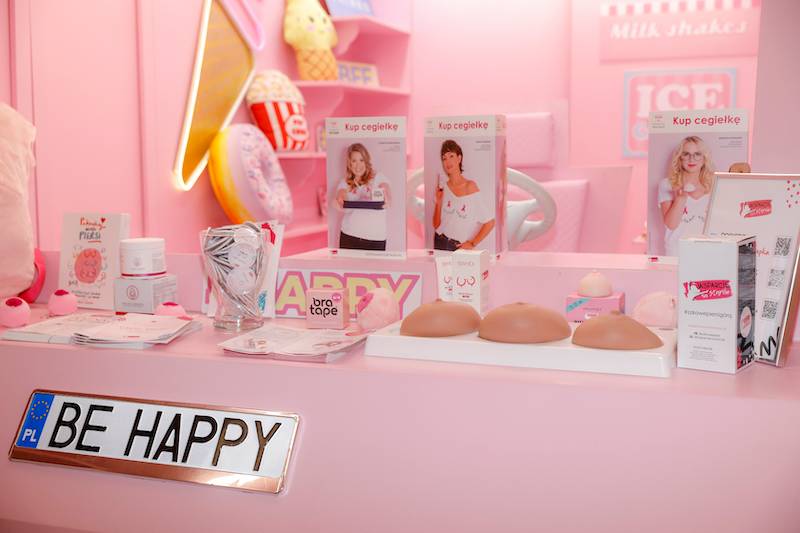 “Dotykam = Wygrywam”. Elżbieta Romanowska eksponuje nogi, dawno niewidziana Ola Kisio, Anna Gzyra…