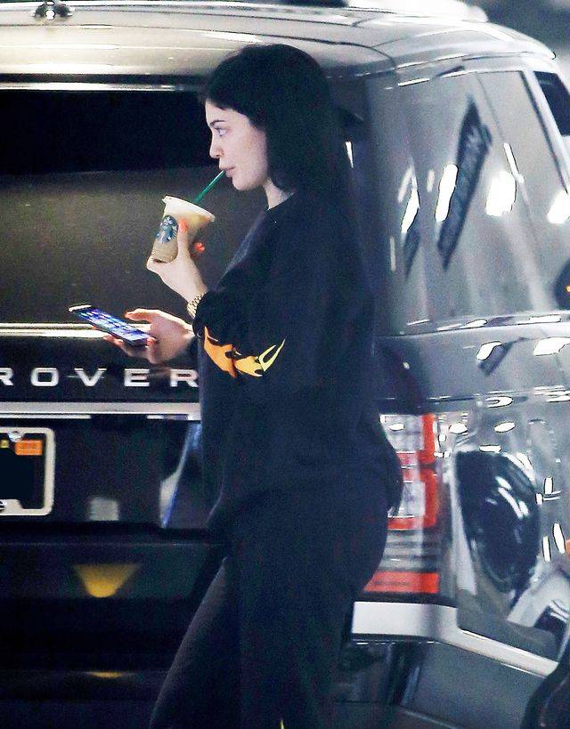 Kylie Jenner BEZ MAKIJAŻU  i bez doczepianych rzęs (ZDJĘCIA)