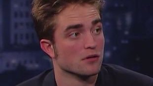 Robert Pattinson wydaje dziwny dźwięk, gdy całuje (VIDEO)