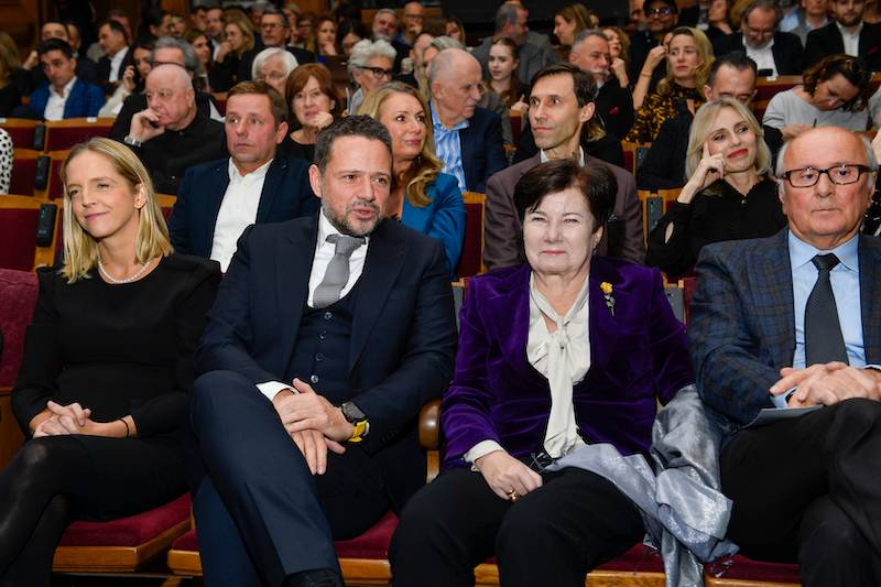 Gwiazdy brylują w teatrze 6. piętro. Rafał Trzaskowski z żoną, Małgorzata Socha z mężem…