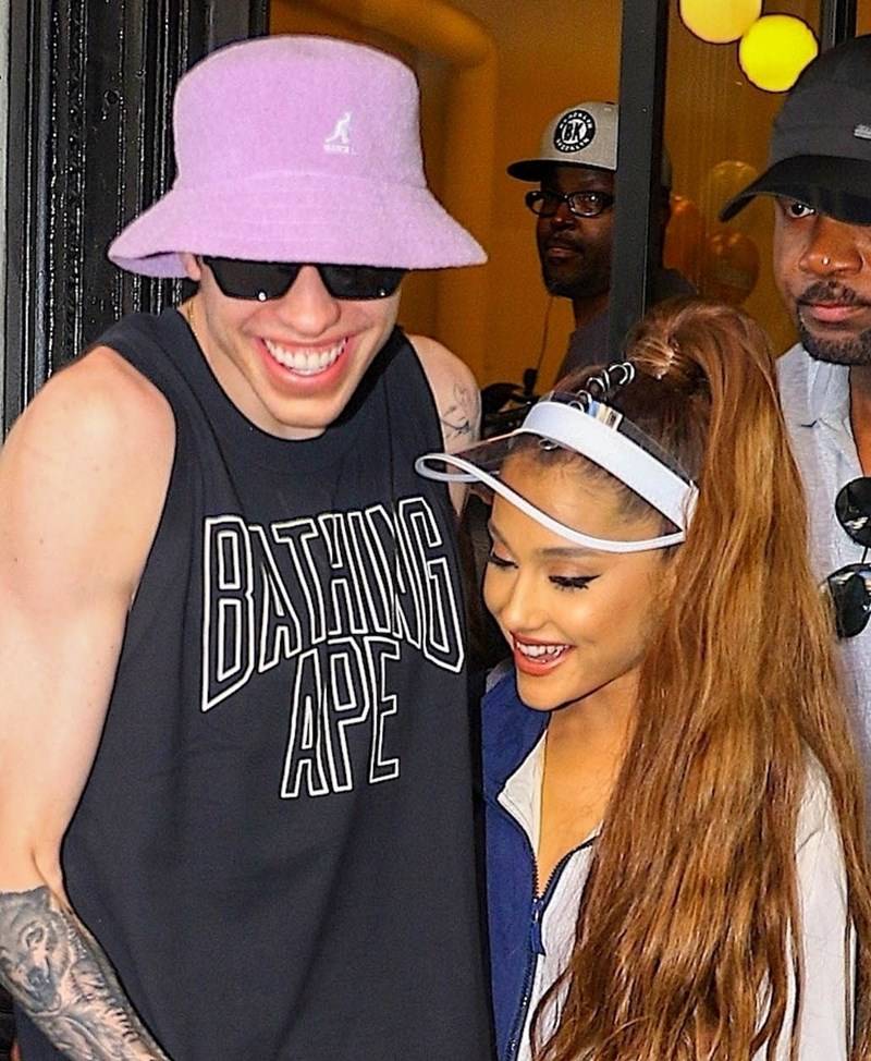 Gorące pocałunki Ariany Grande z narzeczonym!