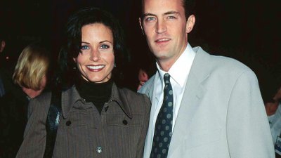 Courteney Cox: Matthew Perry nadal ją „odwiedza” po śmierci