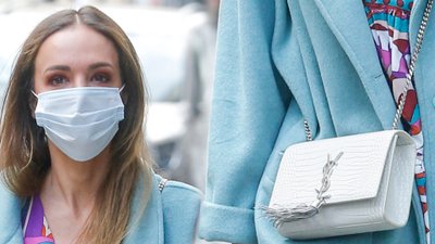 Anna Wendzikowska w drodze do pracy. Ten kolor płaszcza będzie królował wiosną i latem