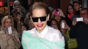 Założyła sweter jak kaftan bezpieczeństwa (FOTO)