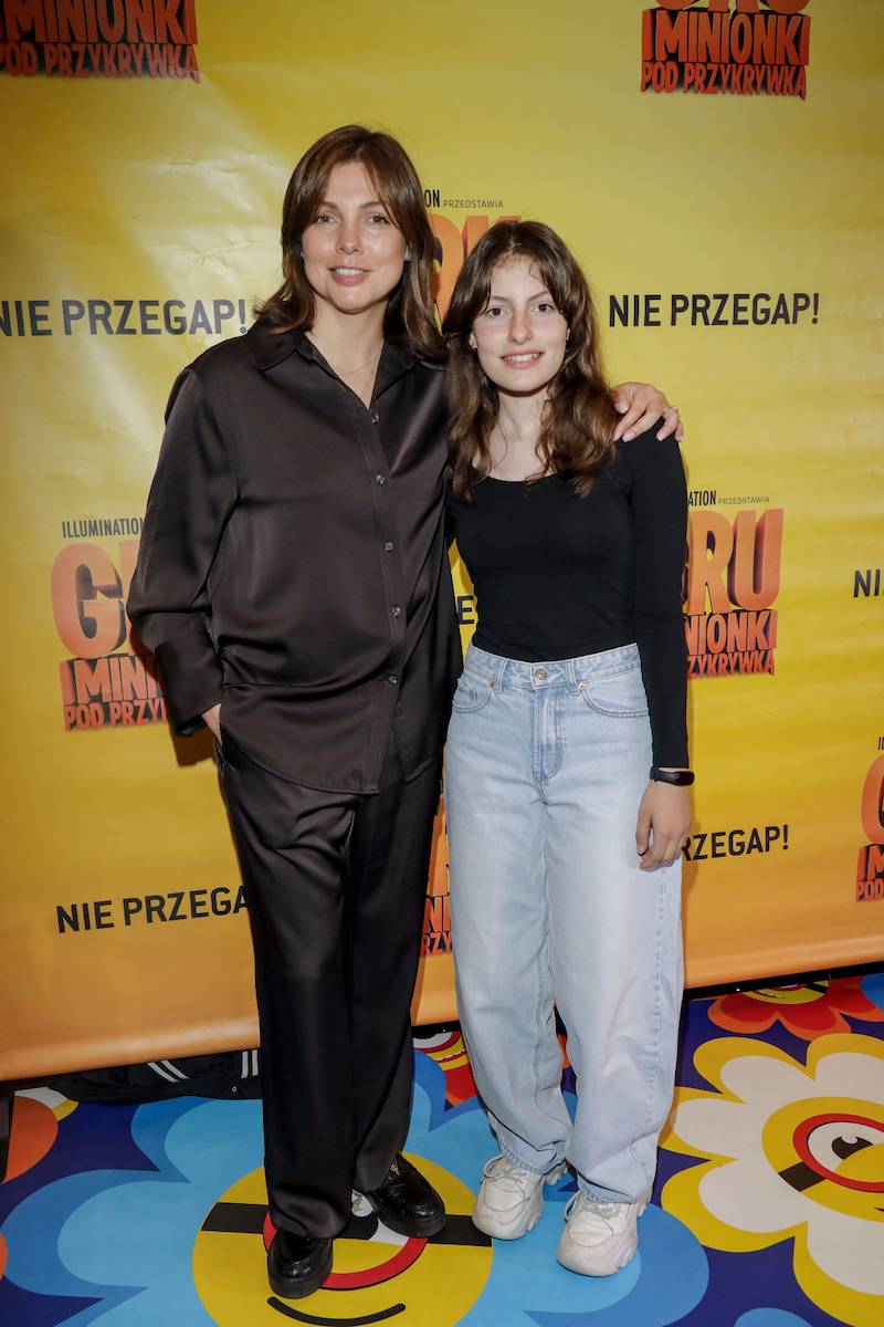 Premiera bajki. Karolina Gorczyca wyjątkowo z córką. Na tej samej imprezie pojawił się jej tata z rodziną