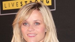 Reese Witherspoon spędza dzień z rodziną na plaży