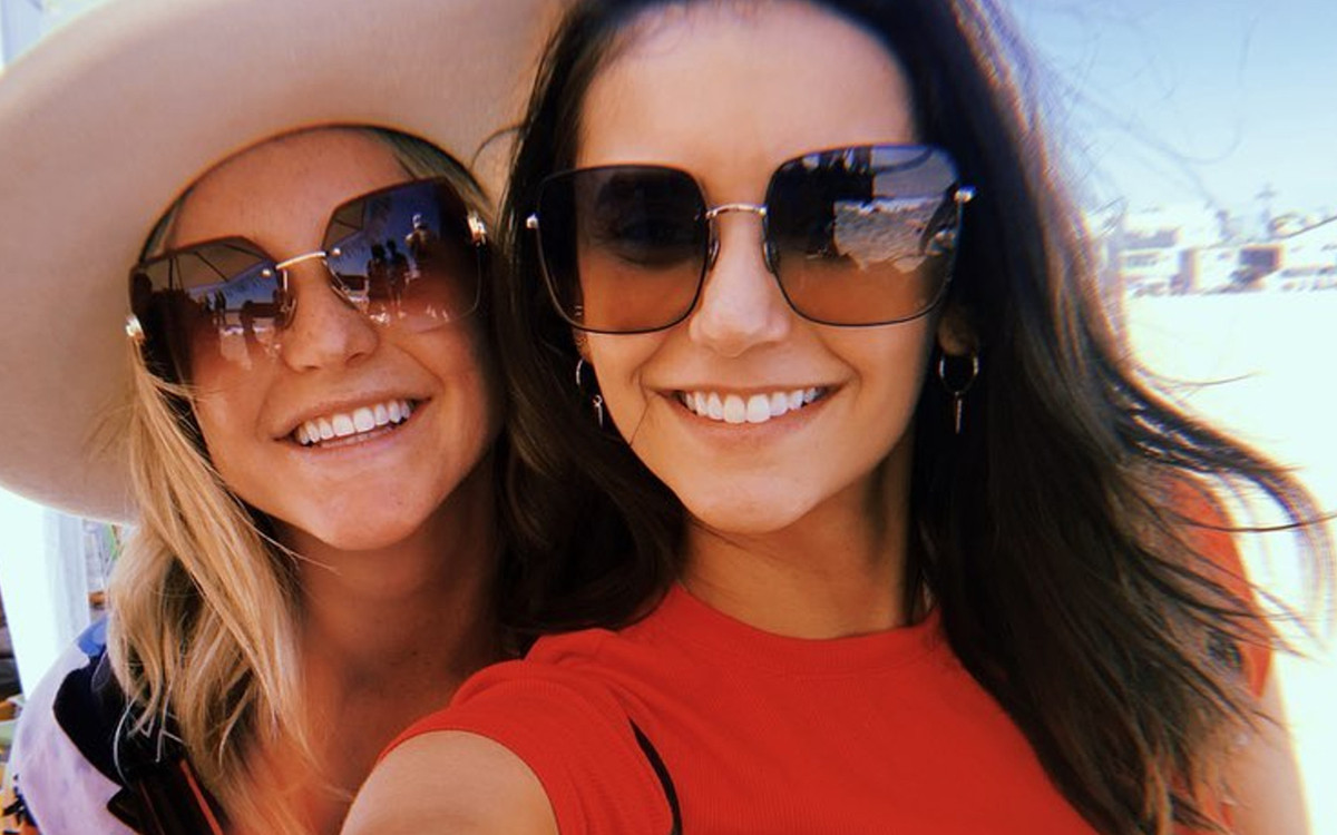 Nina Dobrev relaksuje się w objęciach tajemniczego przystojniaka! (FOTO)