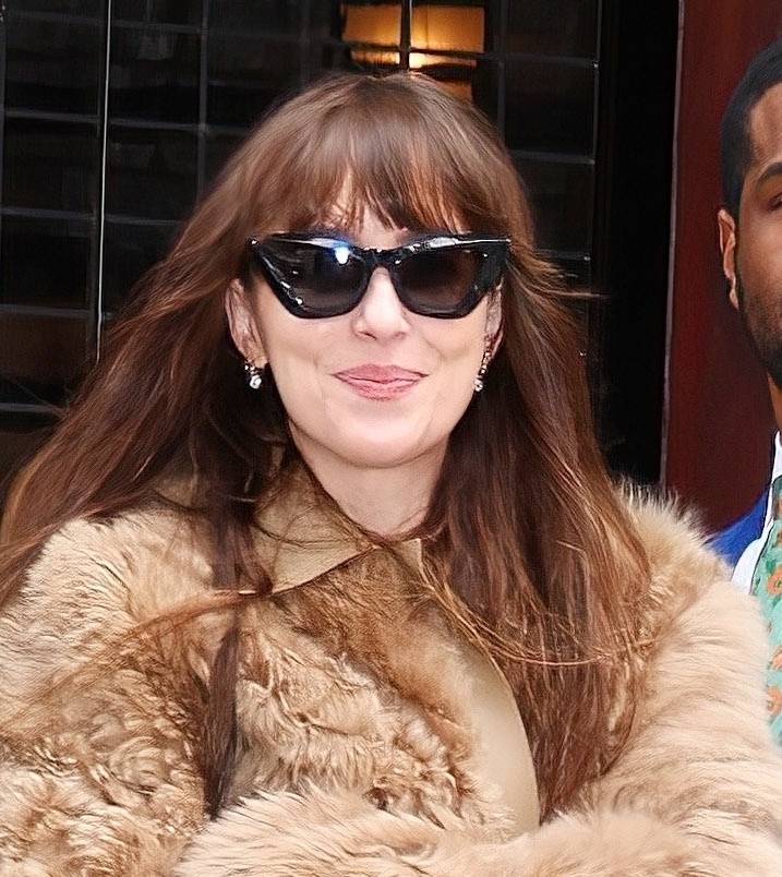 Tak Dakota Johnson zmieniła się od czasu “50 twarzy Greya”. Wygląda jeszcze lepiej!