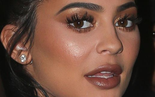 Nie próbujcie tego robić w domu – twarz Kylie Jenner pod lupą (FOTO)